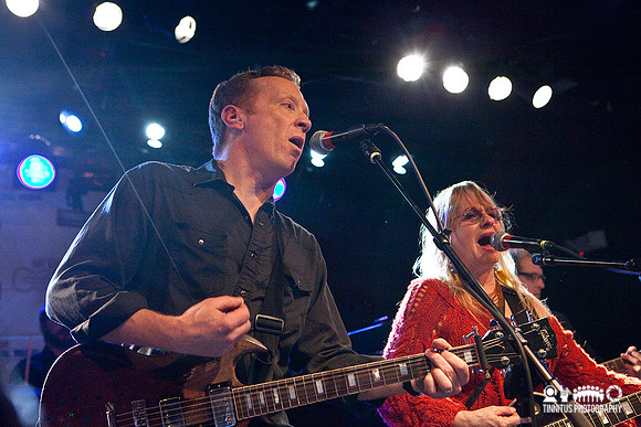 Bill Janovitz and Robin Lane perform at the Hot Stove Cool Music