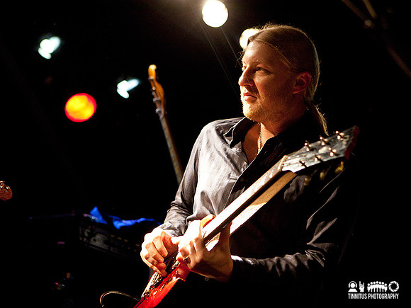 Susan Tedeschi and Derek Trucks play at the Hot Stove Cool Music
