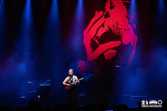 Liz Stringer in concert