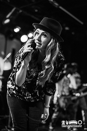 ZZ Ward in concert