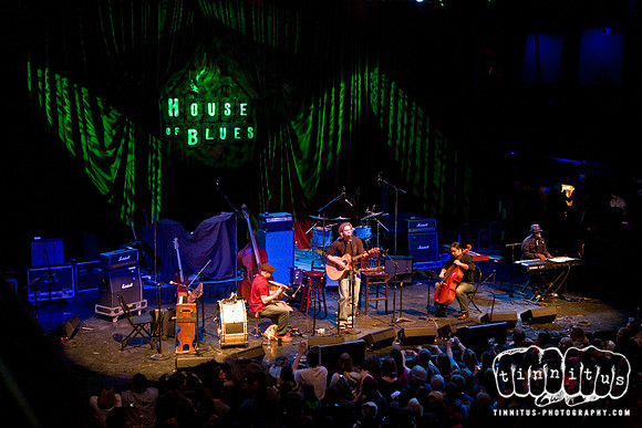 Bronson Arroyo plays Hot Stove Cool Music