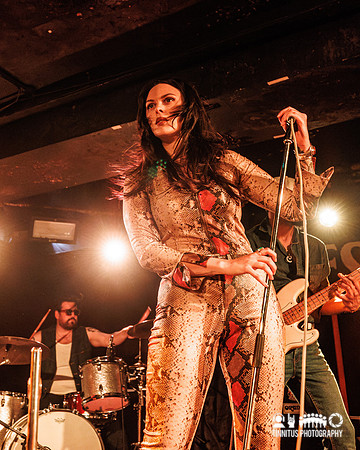 Bobbie Dazzle in concert