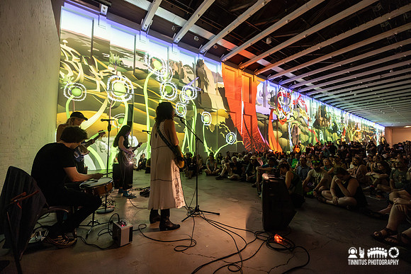 Finom in concert