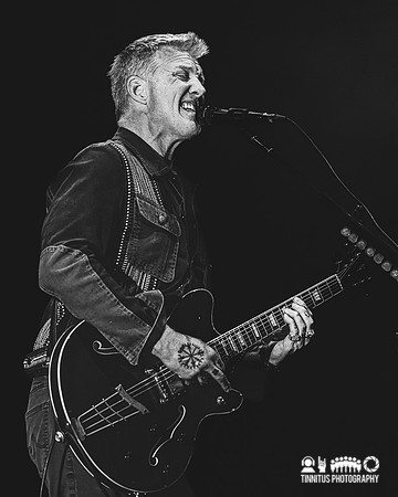 Queens of the Stone Age in concert