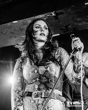 Bobbie Dazzle in concert