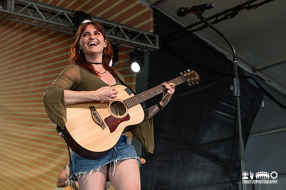 Muna in concert