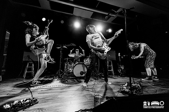 Tropical Fuck Storm in concert