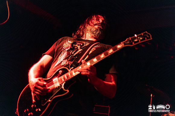 Worshipper in concert