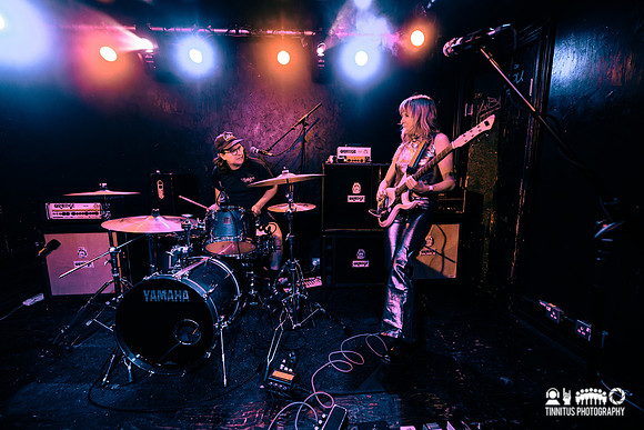 Earth Tongue in concert