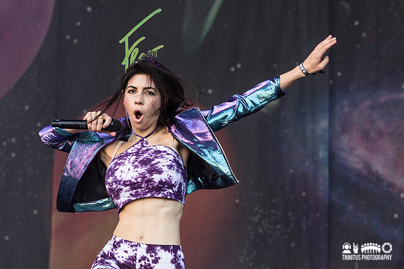 Marina and the Diamonds in concert