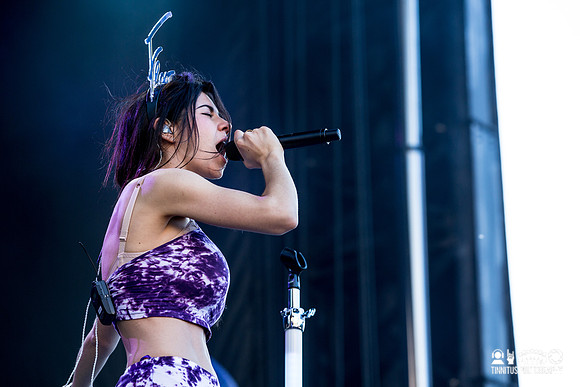 Marina and the Diamonds in concert