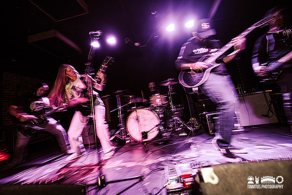 Hiroe in concert