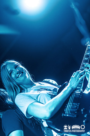 Hiroe in concert
