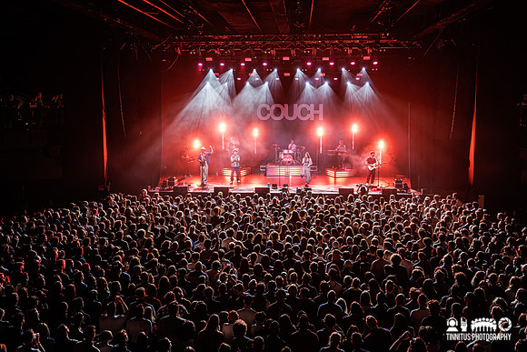 Couch in concert