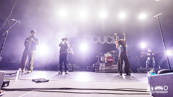 Couch in concert