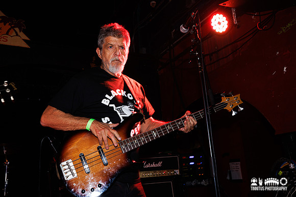 The Effigies in concert