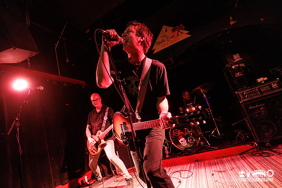 The Effigies in concert