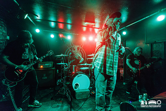Worshipper in concert