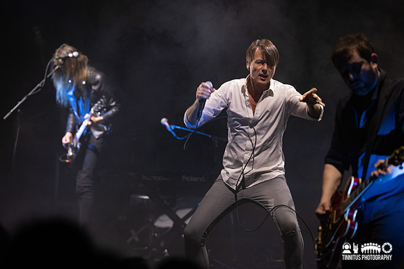 Suede in concert