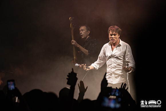 Suede in concert
