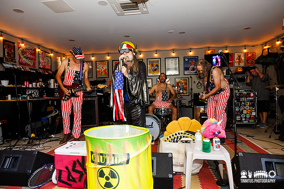 Amoeba Kinevel in concert