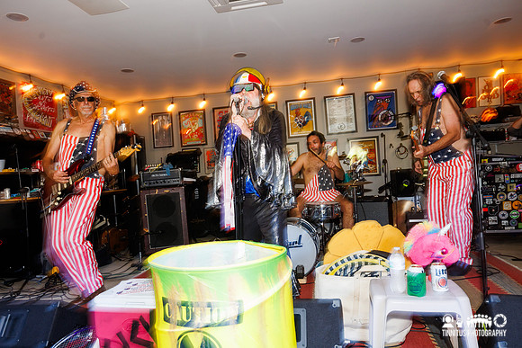 Amoeba Kinevel in concert
