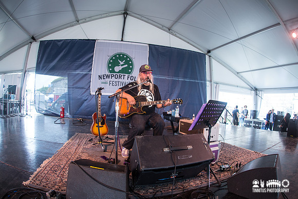 J Mascis in concert
