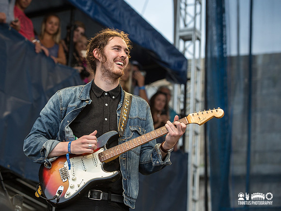 Hozier plays Bob Dylan's electric guitar