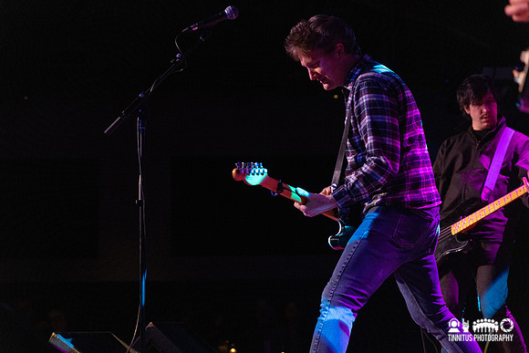 Split Single in concert