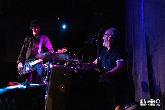 Split Single in concert