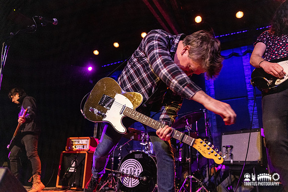 Split Single in concert
