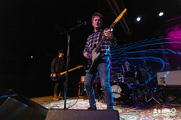 Split Single in concert