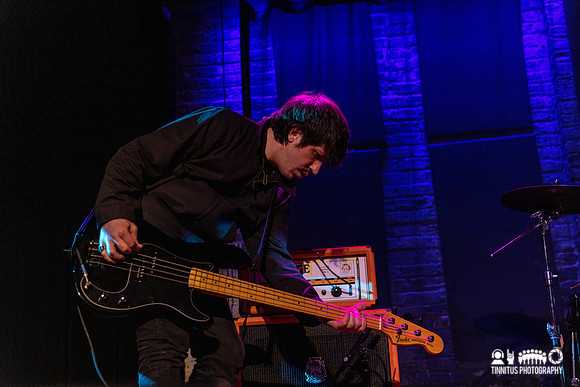 Split Single in concert