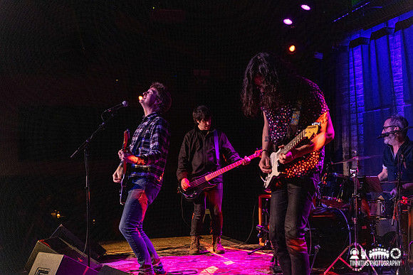 Split Single in concert