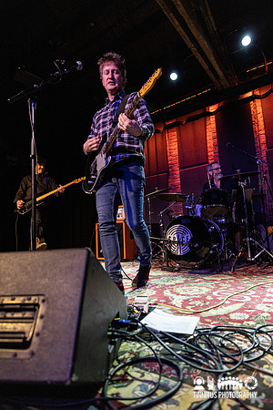 Split Single in concert