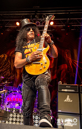 Slash in concert