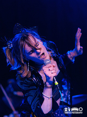 KO Queen in concert