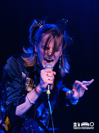 KO Queen in concert