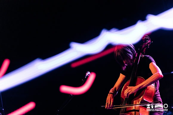 Helen Money in concert