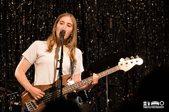 Hatchie in concert