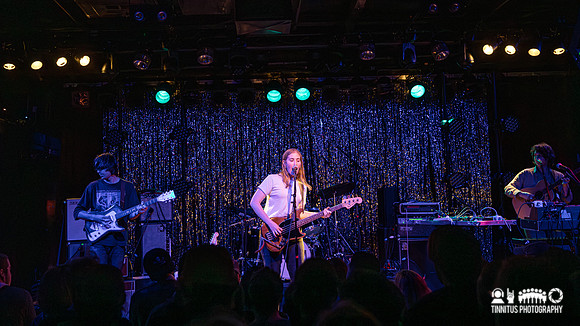 Hatchie in concert