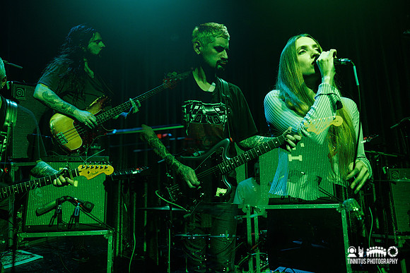 Dry Cleaning in concert