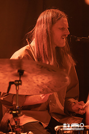 Dry Cleaning in concert