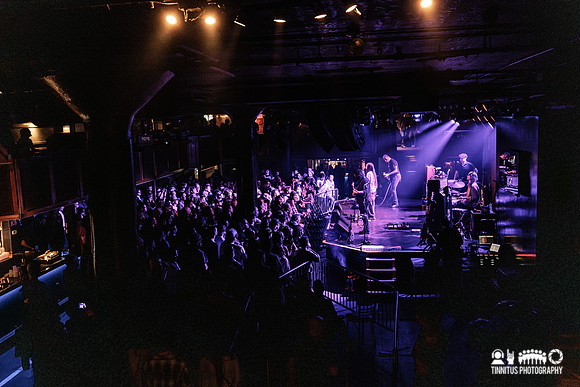 Dry Cleaning in concert