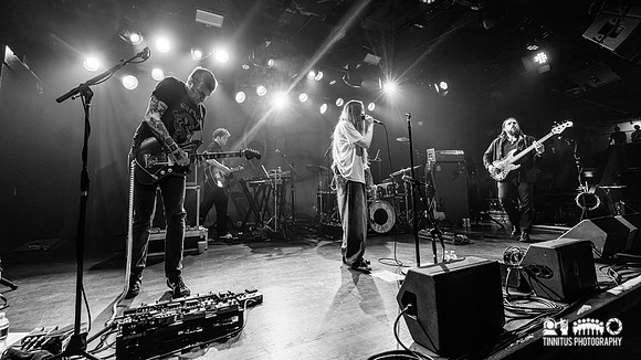 Dry Cleaning in concert