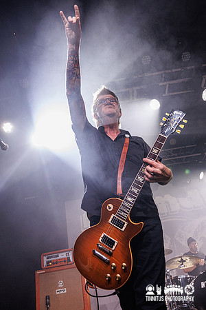 Hermano in concert