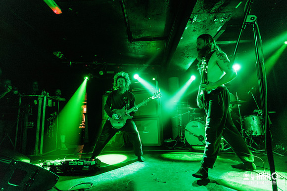 Instar Sling in concert