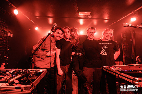 Den Der Hale in concert