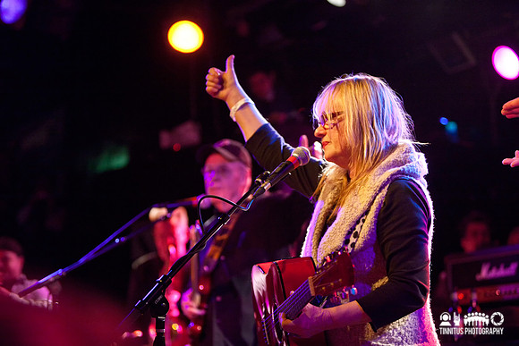 Robin Lane performs at Hot Stove/Cool Music charity event