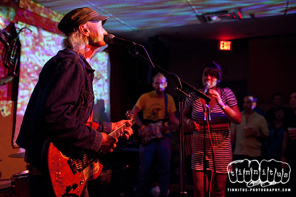 Bobb Trimble and the Flying Spiders play Deep Heaven Now